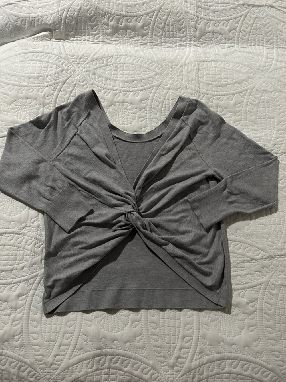 Victoria’s Secret Gray Women's Scoop Neck Open/ Twist back Sweater Sz: M - Picture 5 of 6